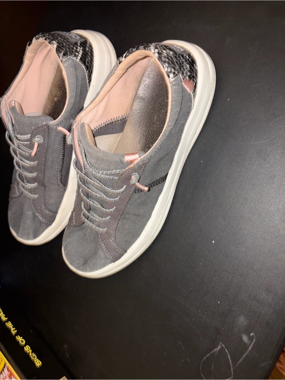HEYDUDE Karina Jet Black Gray Pink Sneakers Women’s Size 7 - Picture 4 of 5